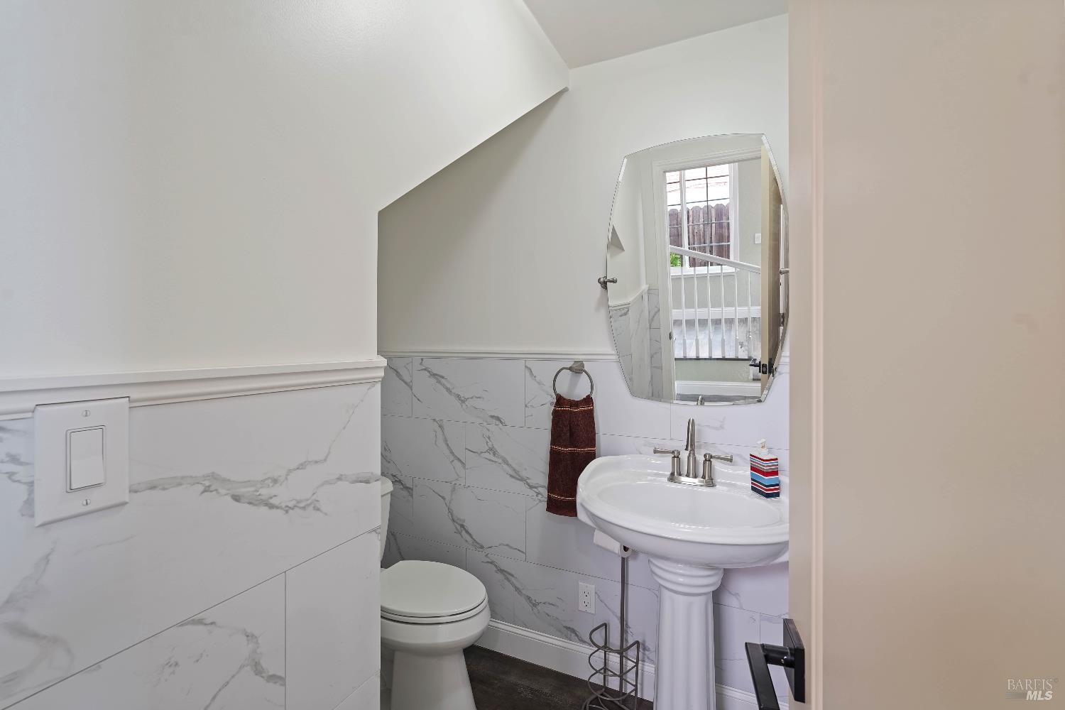 Detail Gallery Image 8 of 60 For 880 Knights Cir, Vallejo,  CA 94591 - 3 Beds | 2/1 Baths