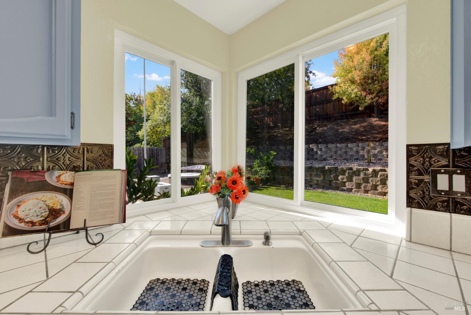 Detail Gallery Image 27 of 99 For 719 Rambleton Dr, Vacaville,  CA 95688 - 5 Beds | 3 Baths