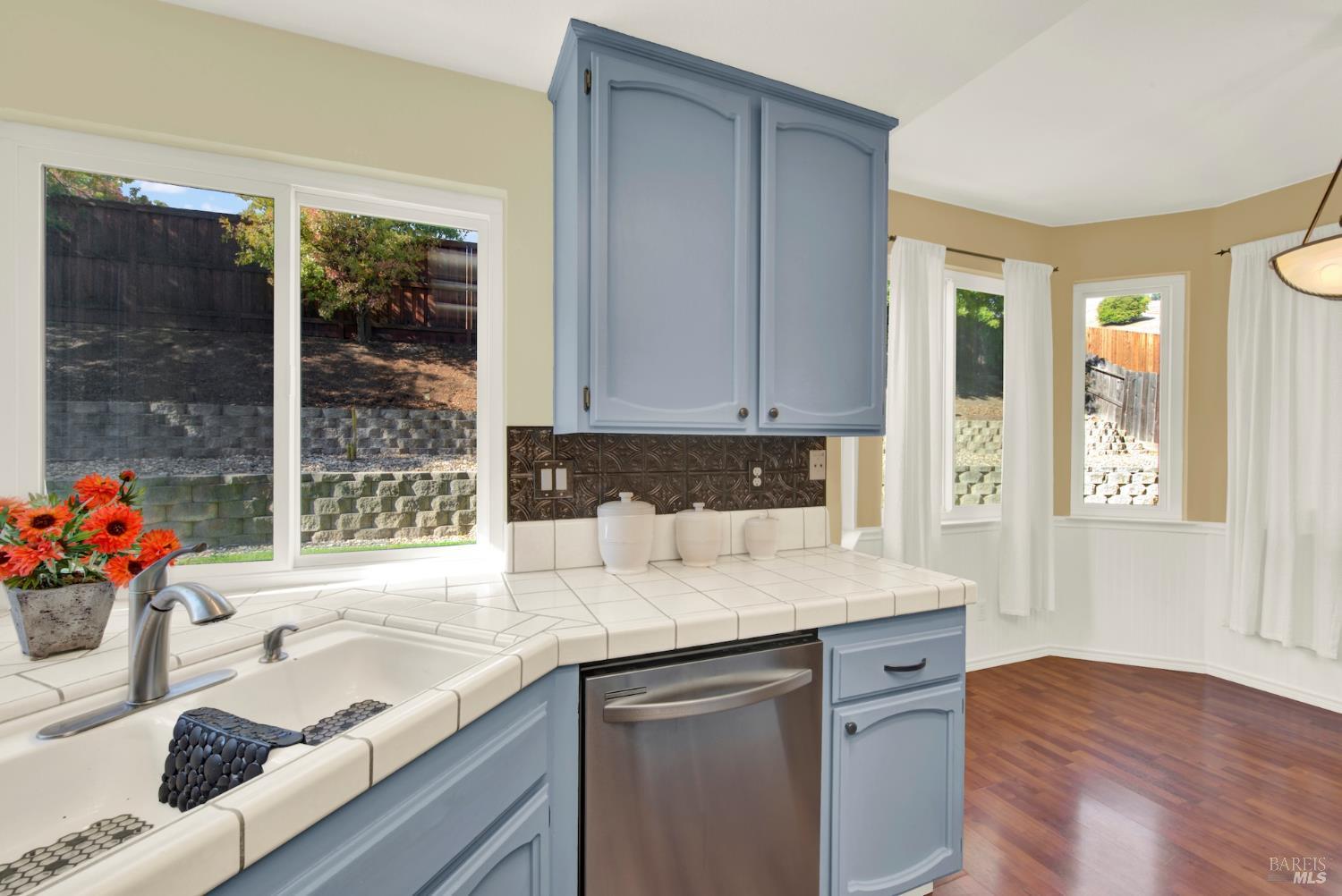 Detail Gallery Image 28 of 99 For 719 Rambleton Dr, Vacaville,  CA 95688 - 5 Beds | 3 Baths