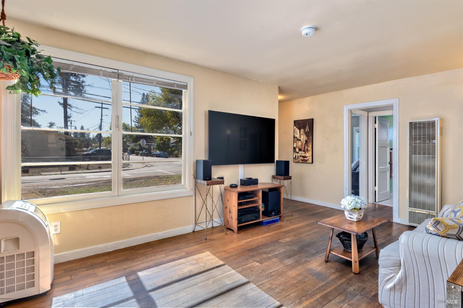 Detail Gallery Image 11 of 31 For 151 Earle St, Santa Rosa,  CA 95407 - 2 Beds | 1 Baths