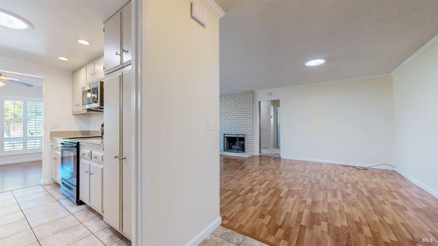 Detail Gallery Image 13 of 65 For 339 Valley Oaks Dr, Santa Rosa,  CA 95409 - 2 Beds | 2 Baths