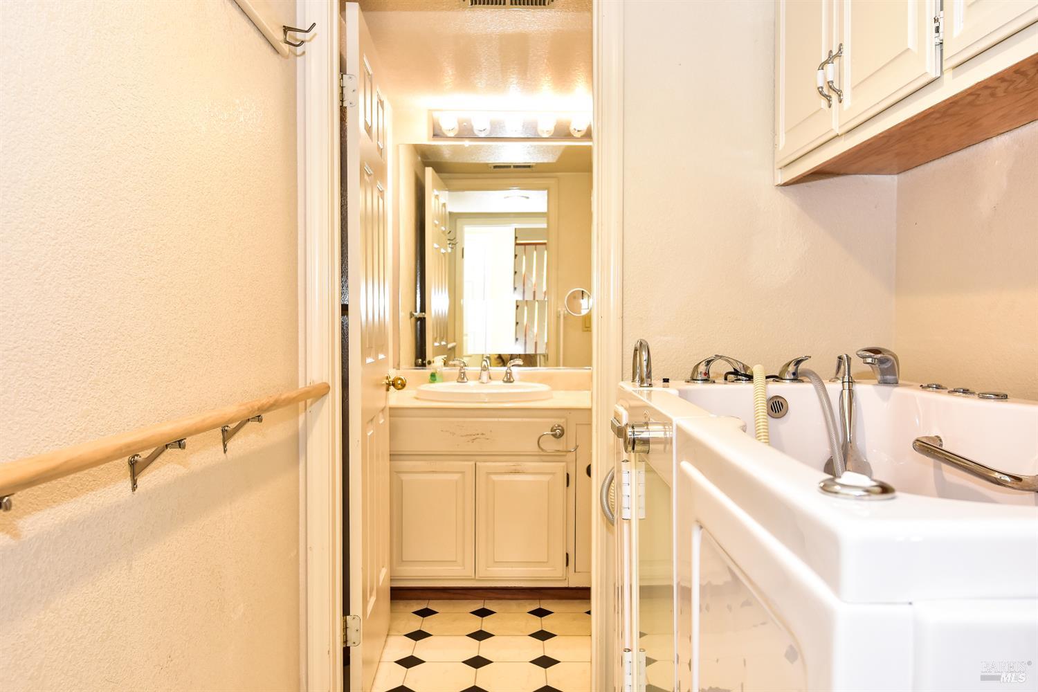 Detail Gallery Image 12 of 24 For 2728 Terry Ct, Pinole,  CA 94564 - 3 Beds | 2/1 Baths