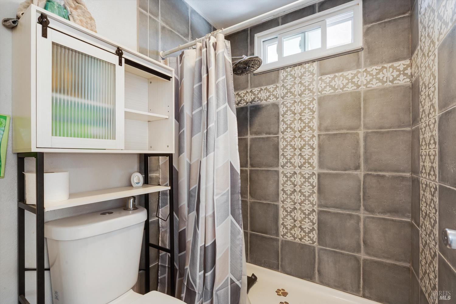 Detail Gallery Image 21 of 28 For 1605 Charlene Pl, Santa Rosa,  CA 95401 - 3 Beds | 2 Baths