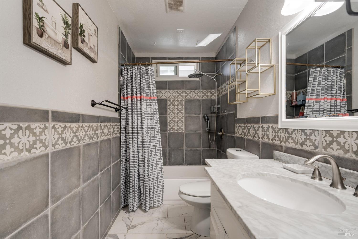 Detail Gallery Image 20 of 28 For 1605 Charlene Pl, Santa Rosa,  CA 95401 - 3 Beds | 2 Baths