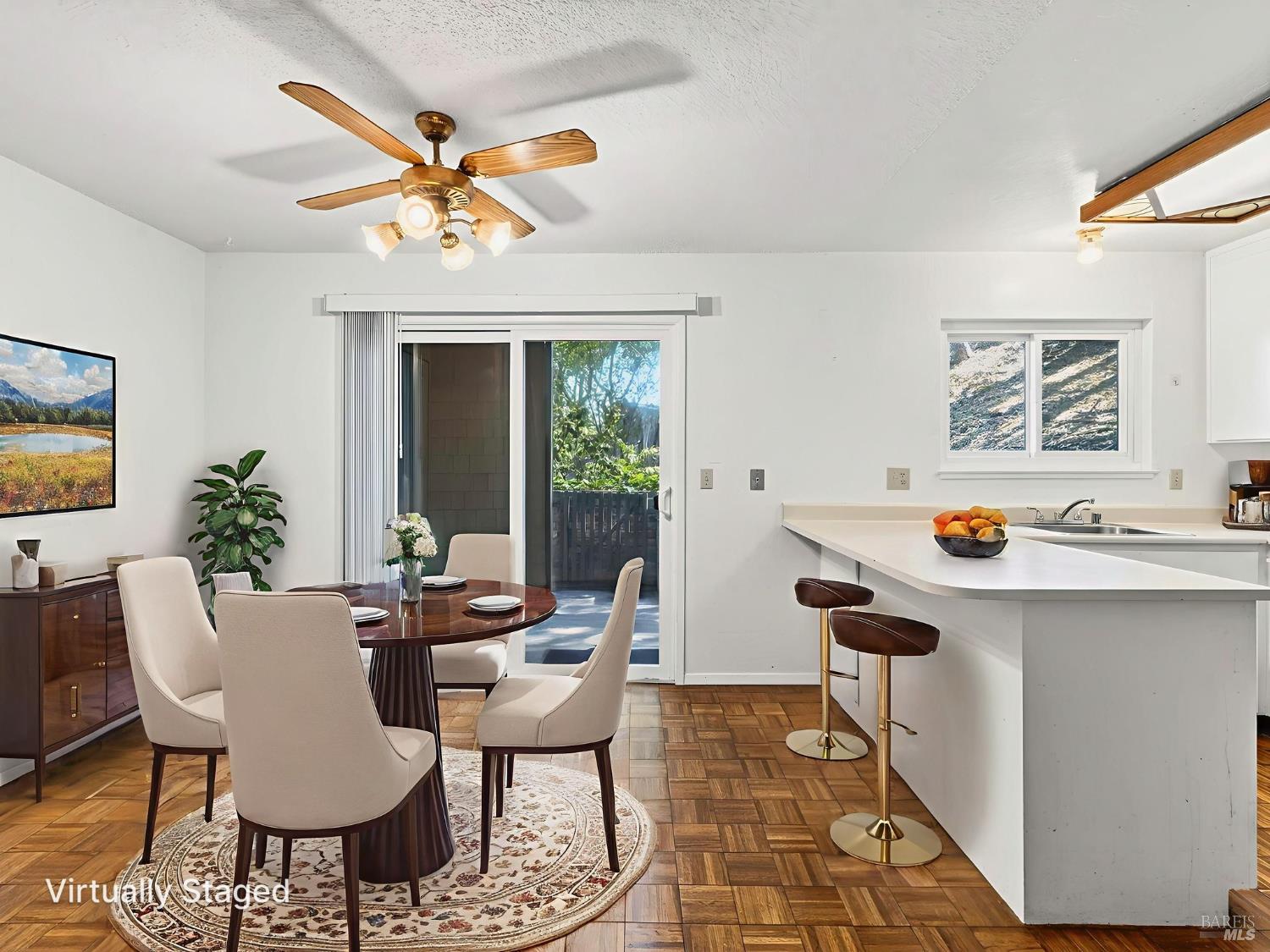 Detail Gallery Image 2 of 25 For 1411 Casa Buena Dr #14,  Corte Madera,  CA 94925 - 3 Beds | 1/1 Baths