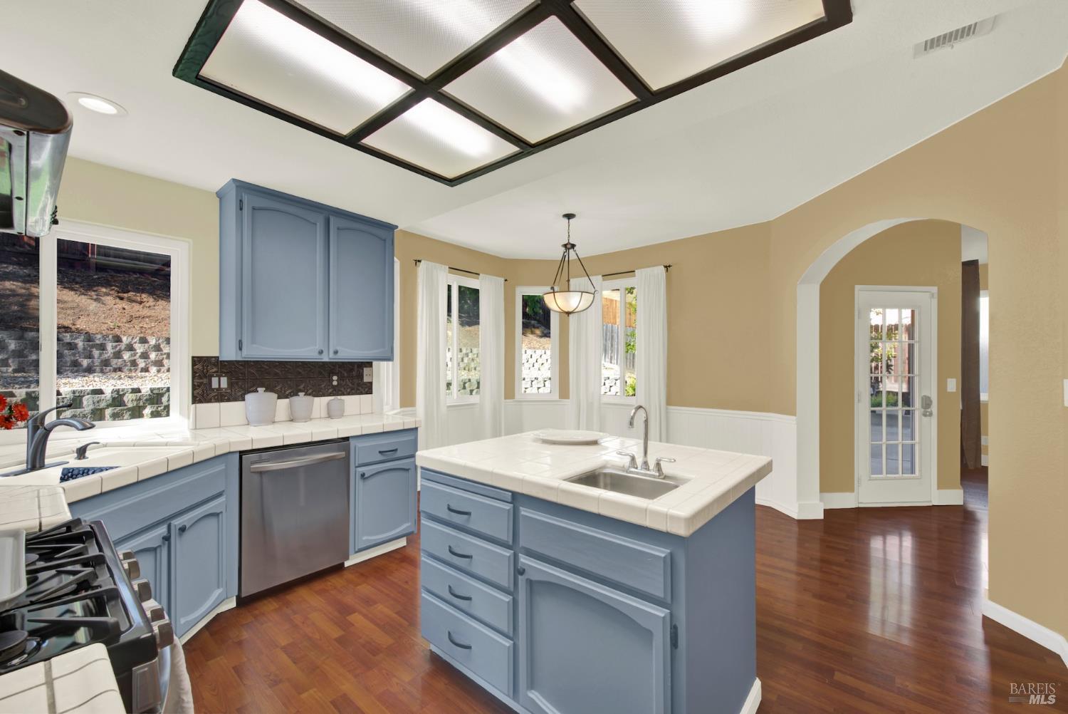 Detail Gallery Image 25 of 99 For 719 Rambleton Dr, Vacaville,  CA 95688 - 5 Beds | 3 Baths