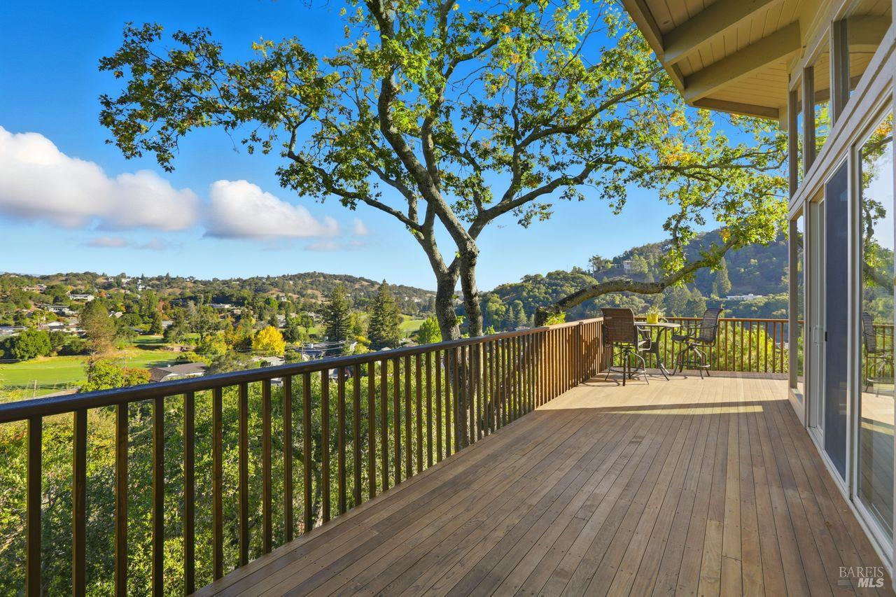 Detail Gallery Image 28 of 57 For 16 Burning Tree Dr, Novato,  CA 94949 - 3 Beds | 2/1 Baths