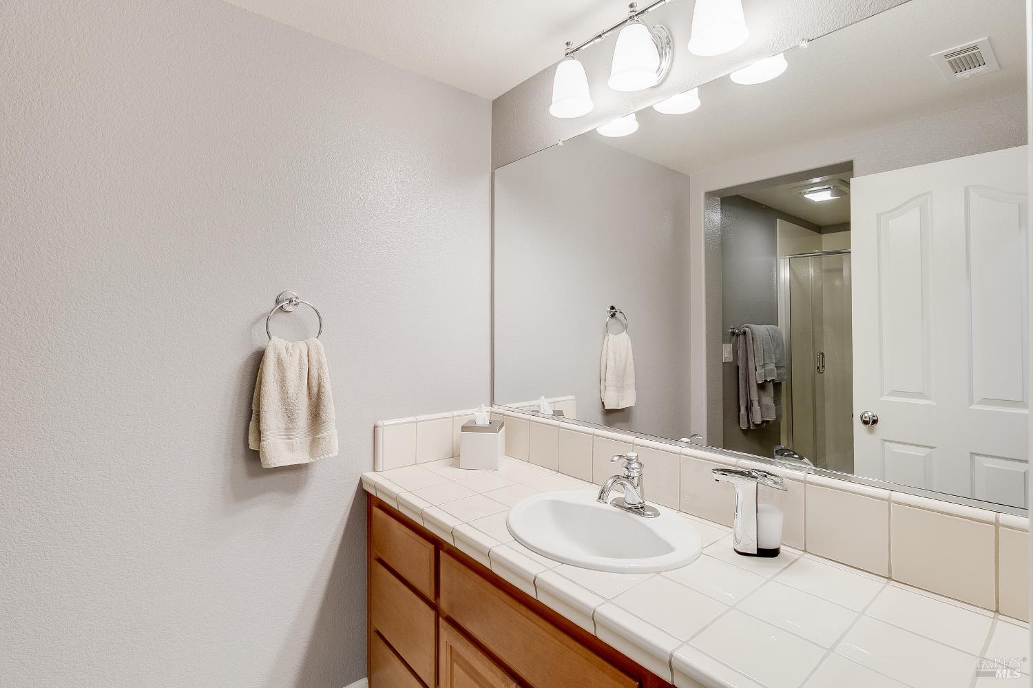 Detail Gallery Image 33 of 88 For 672 Mcallister Dr, Benicia,  CA 94510 - 5 Beds | 4 Baths