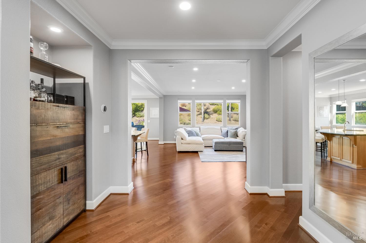 Detail Gallery Image 15 of 88 For 672 Mcallister Dr, Benicia,  CA 94510 - 5 Beds | 4 Baths