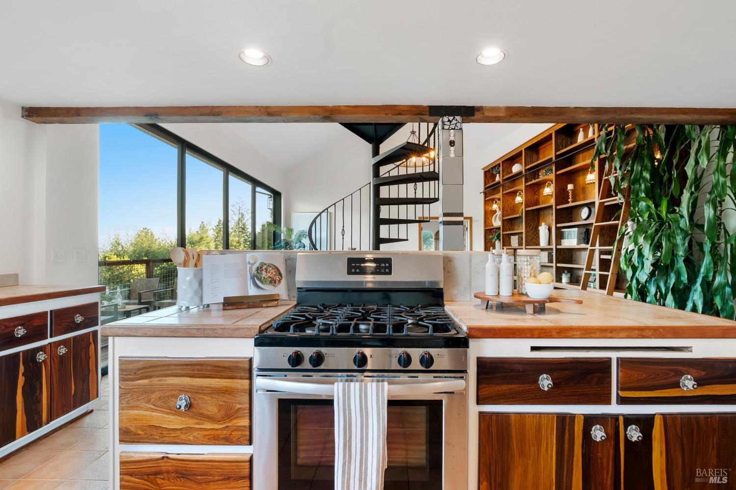 Detail Gallery Image 11 of 64 For 12303 Margie Ln, Glen Ellen,  CA 95442 - 1 Beds | 1/1 Baths