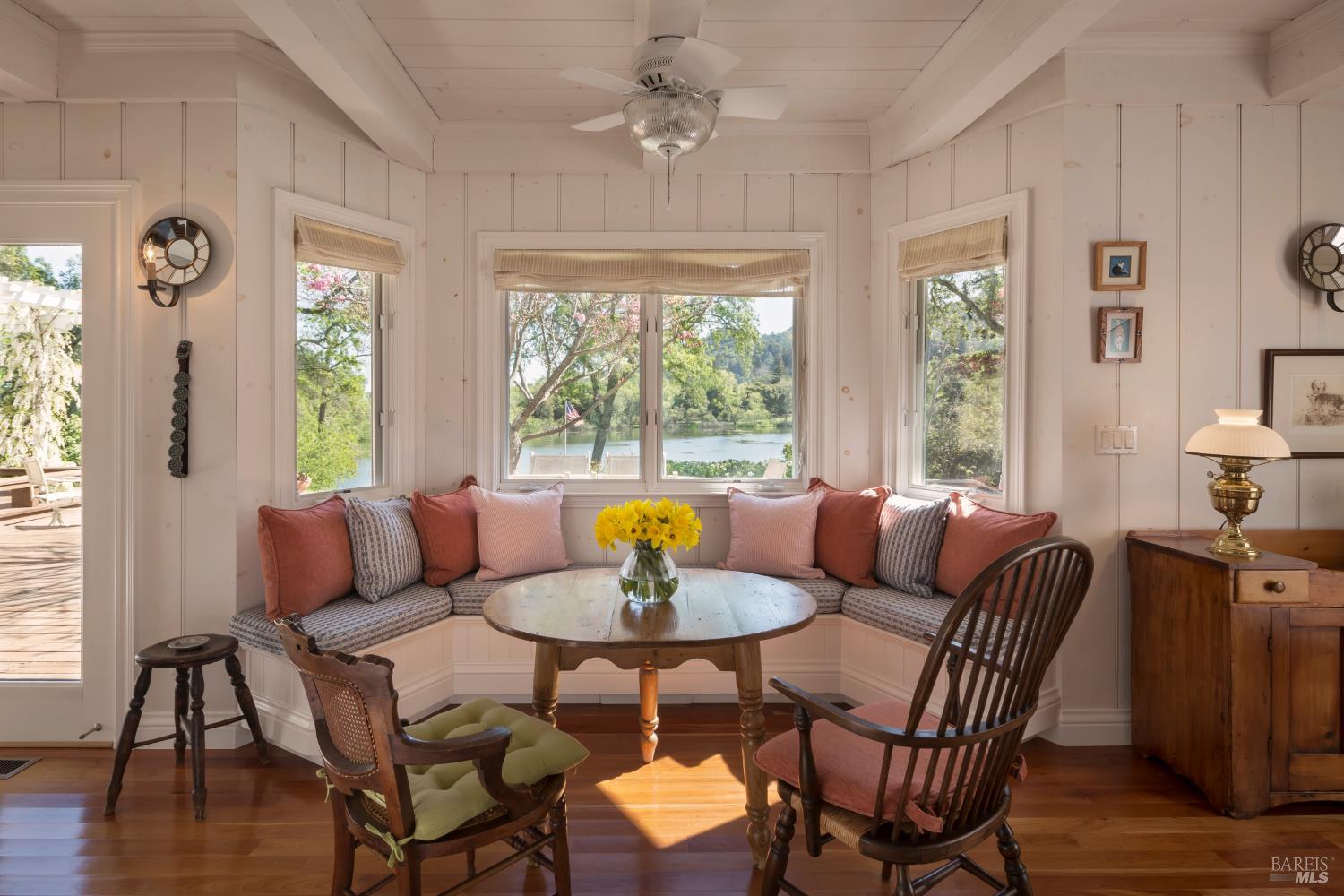 Detail Gallery Image 13 of 70 For 2399 Sobre Vista Rd, Sonoma,  CA 95476 - 4 Beds | 3/1 Baths