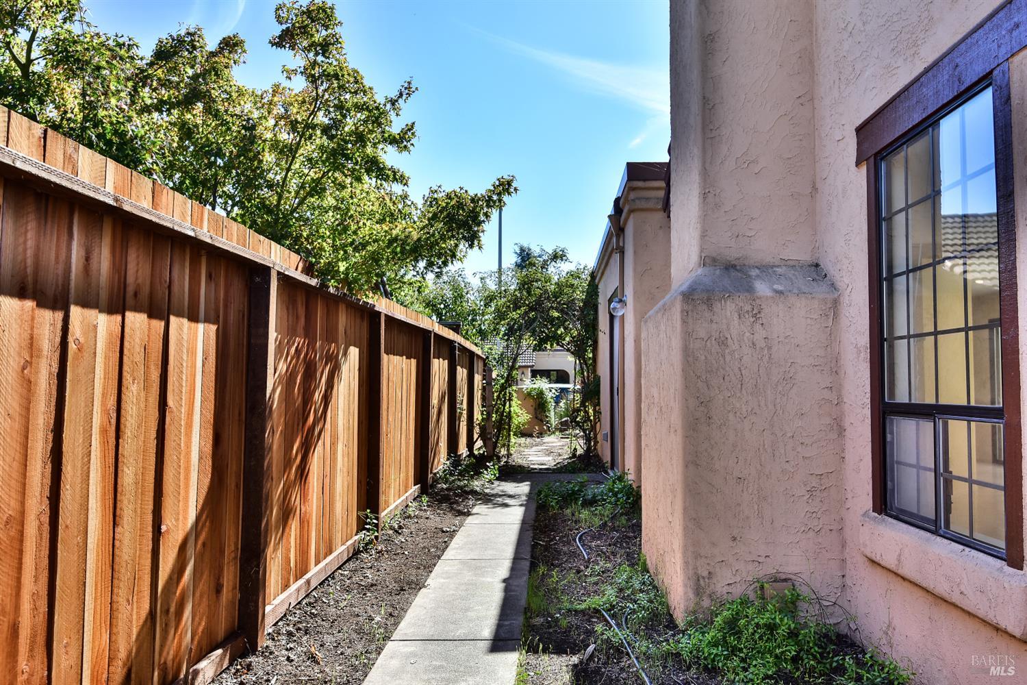 Detail Gallery Image 25 of 30 For 480 La Quinta Ln, Sonoma,  CA 95476 - 2 Beds | 2 Baths