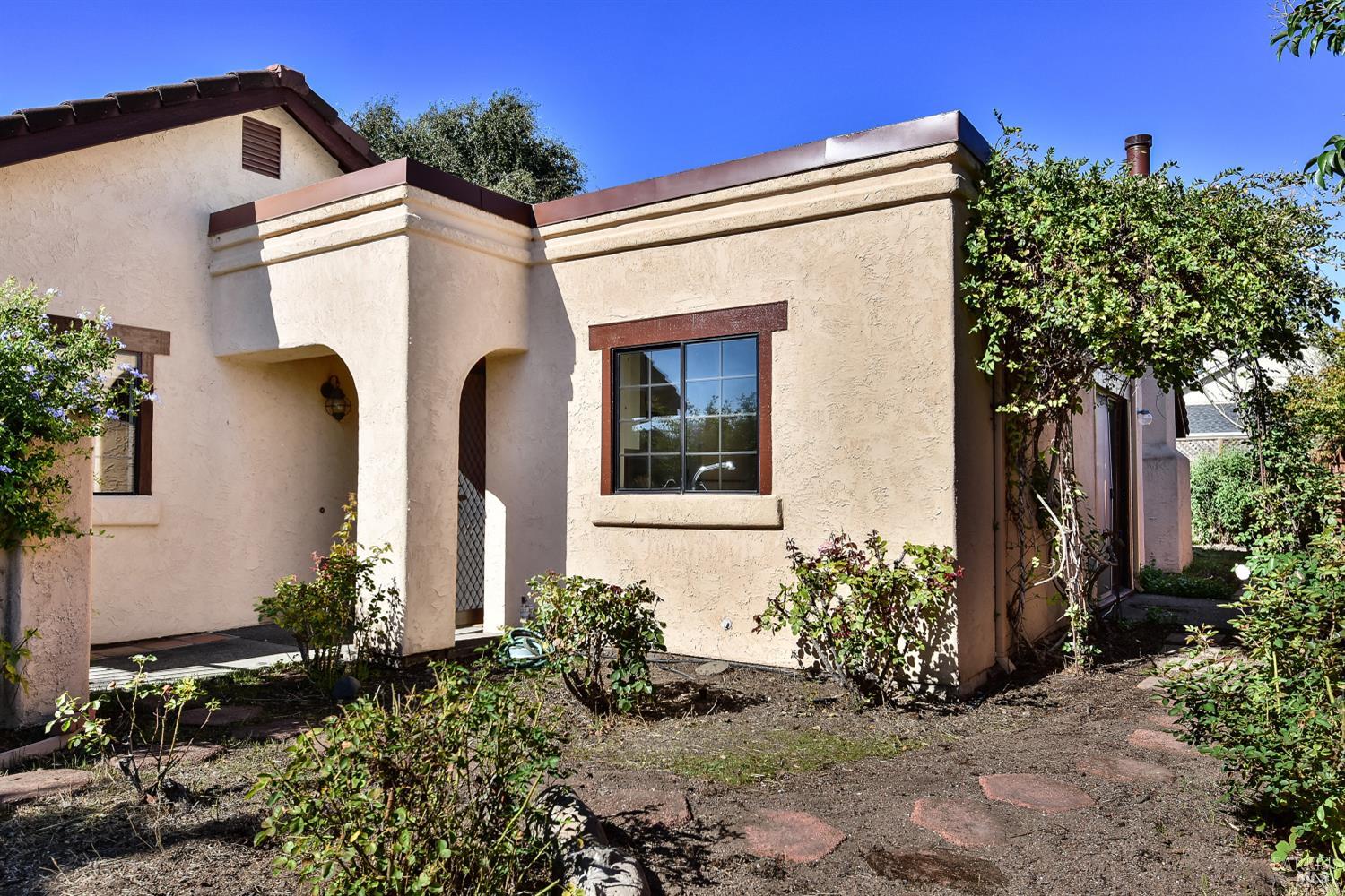 Detail Gallery Image 5 of 30 For 480 La Quinta Ln, Sonoma,  CA 95476 - 2 Beds | 2 Baths