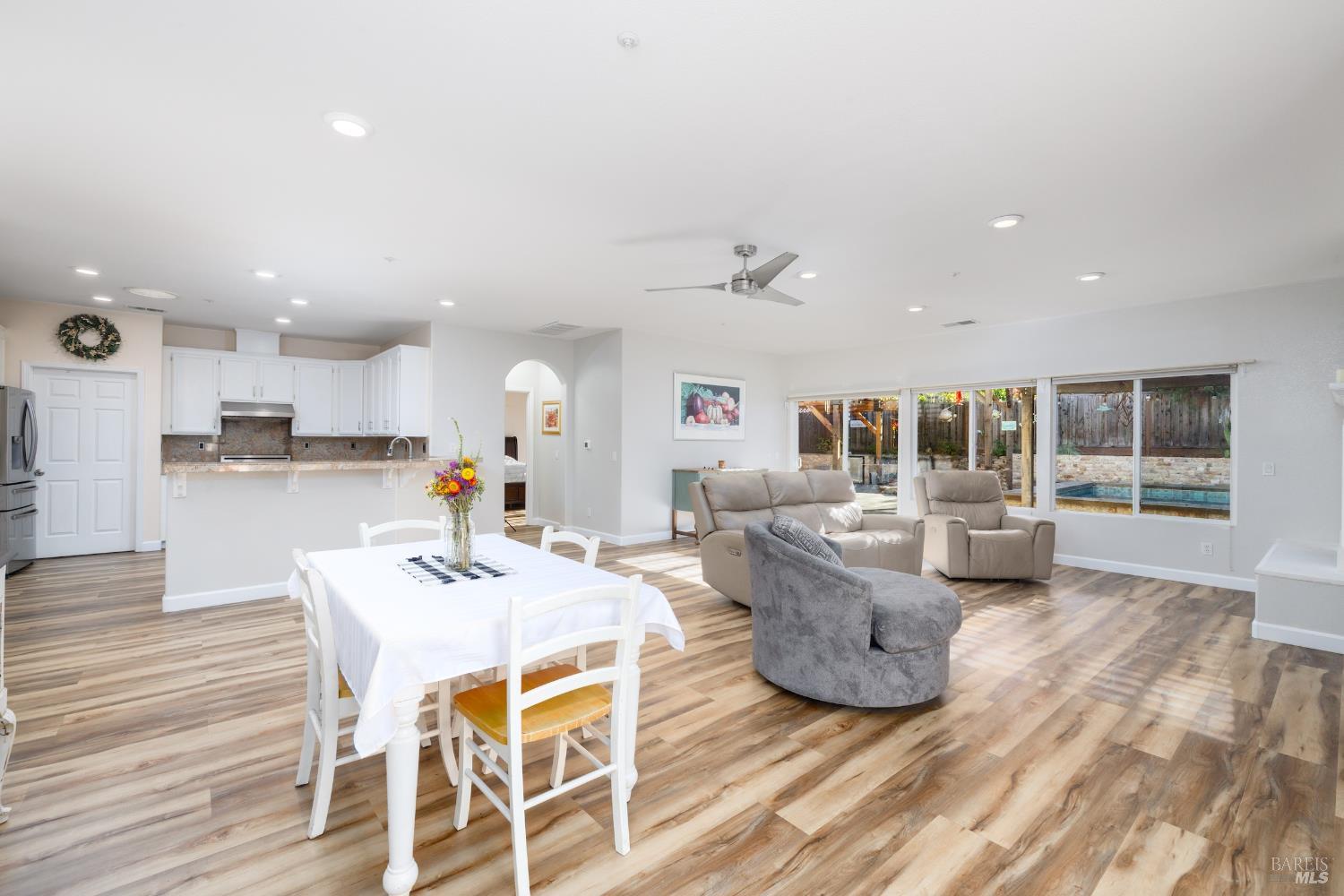 Detail Gallery Image 11 of 38 For 311 Laurel Ct, Cloverdale,  CA 95425 - 2 Beds | 2 Baths