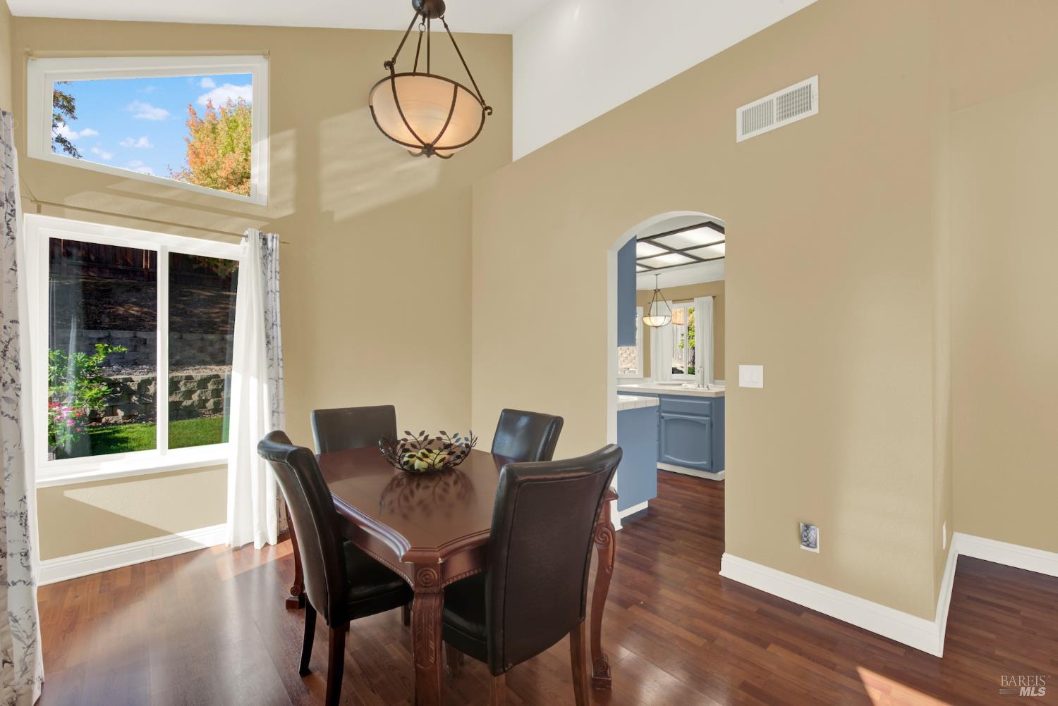 Detail Gallery Image 19 of 99 For 719 Rambleton Dr, Vacaville,  CA 95688 - 5 Beds | 3 Baths