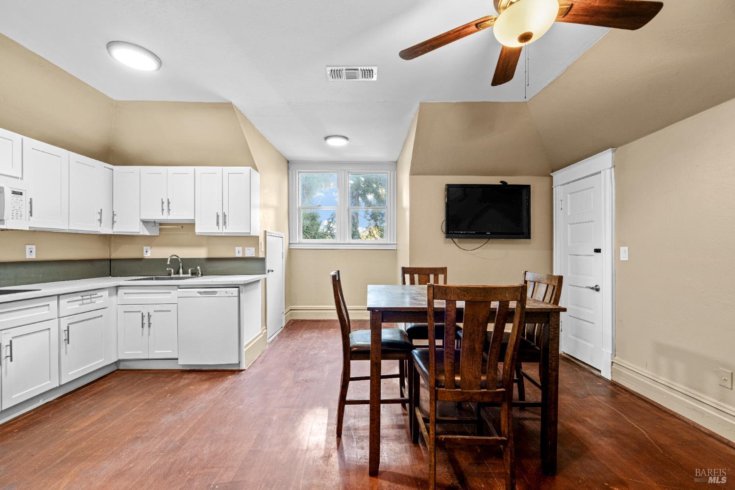 Detail Gallery Image 19 of 23 For 840 5th St, Santa Rosa,  CA 95404 - 4 Beds | 2/2 Baths