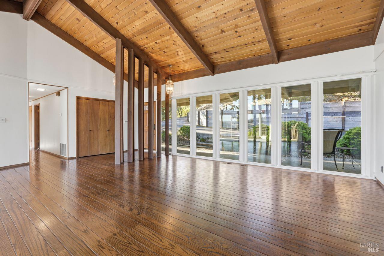 Detail Gallery Image 15 of 57 For 16 Burning Tree Dr, Novato,  CA 94949 - 3 Beds | 2/1 Baths