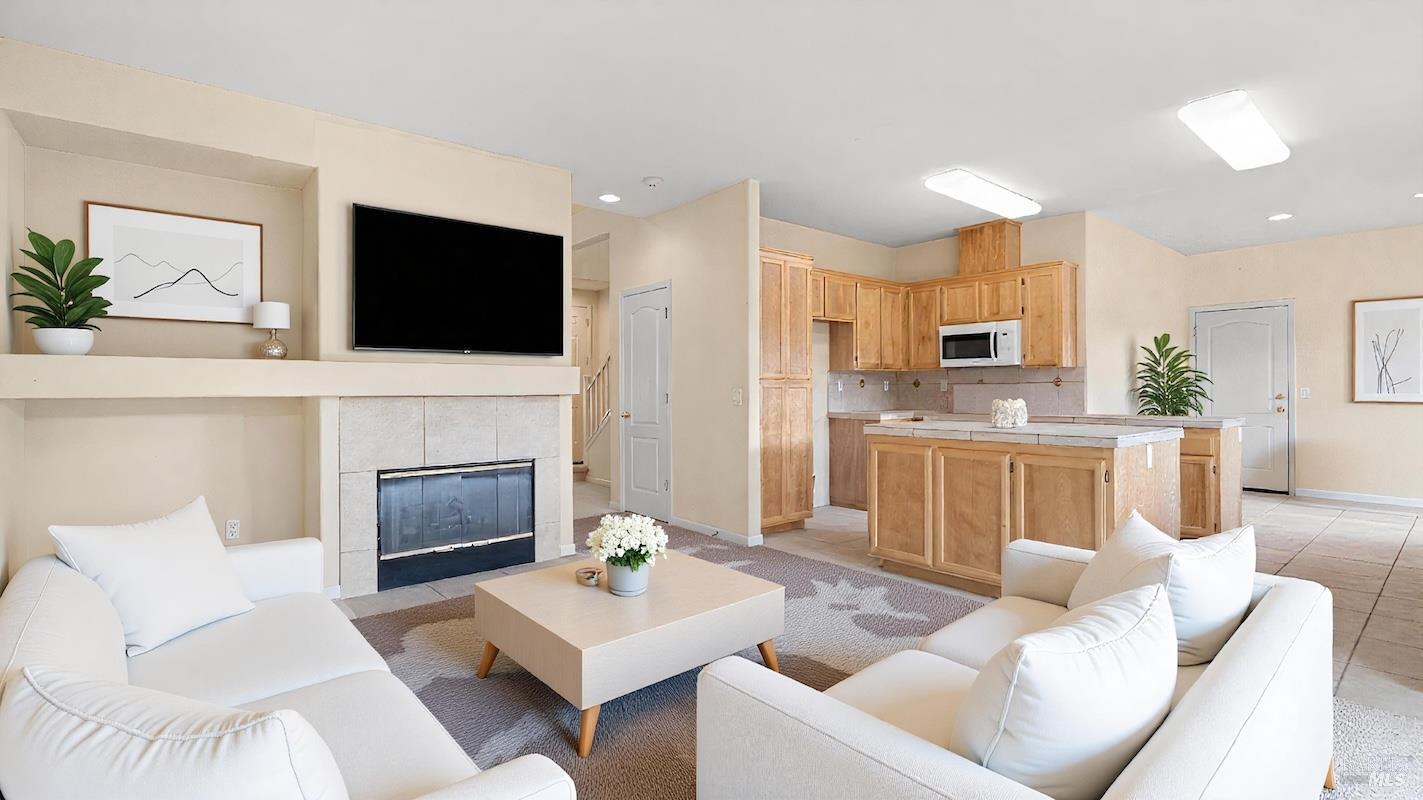 Detail Gallery Image 9 of 39 For 305 Hansbery Way, Santa Rosa,  CA 95409 - 3 Beds | 2/1 Baths