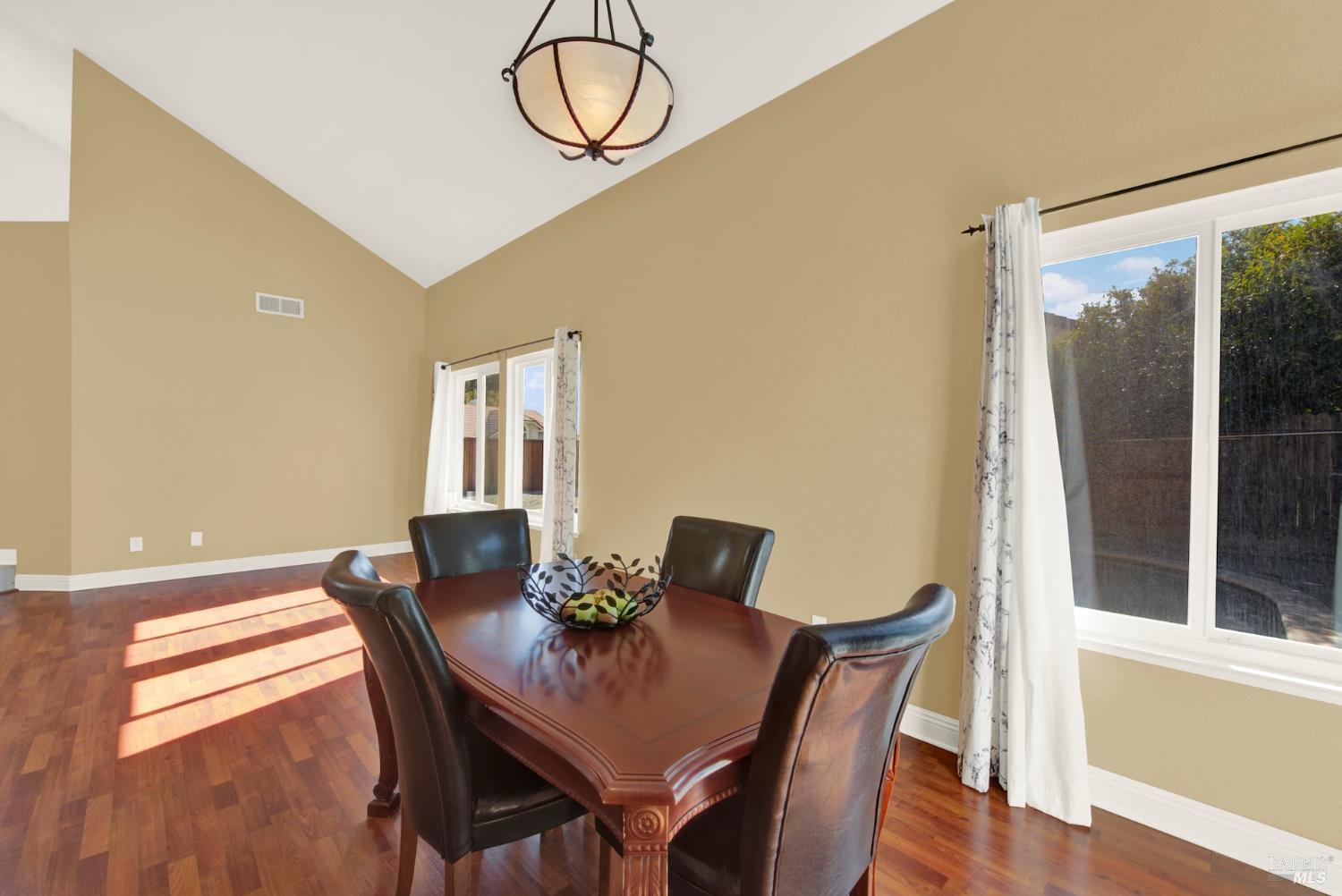 Detail Gallery Image 20 of 99 For 719 Rambleton Dr, Vacaville,  CA 95688 - 5 Beds | 3 Baths