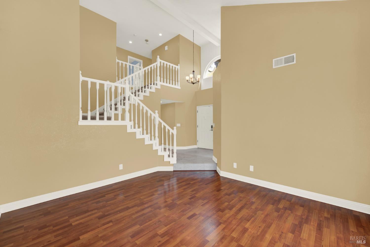 Detail Gallery Image 17 of 99 For 719 Rambleton Dr, Vacaville,  CA 95688 - 5 Beds | 3 Baths