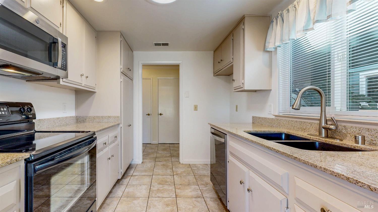 Detail Gallery Image 11 of 65 For 339 Valley Oaks Dr, Santa Rosa,  CA 95409 - 2 Beds | 2 Baths