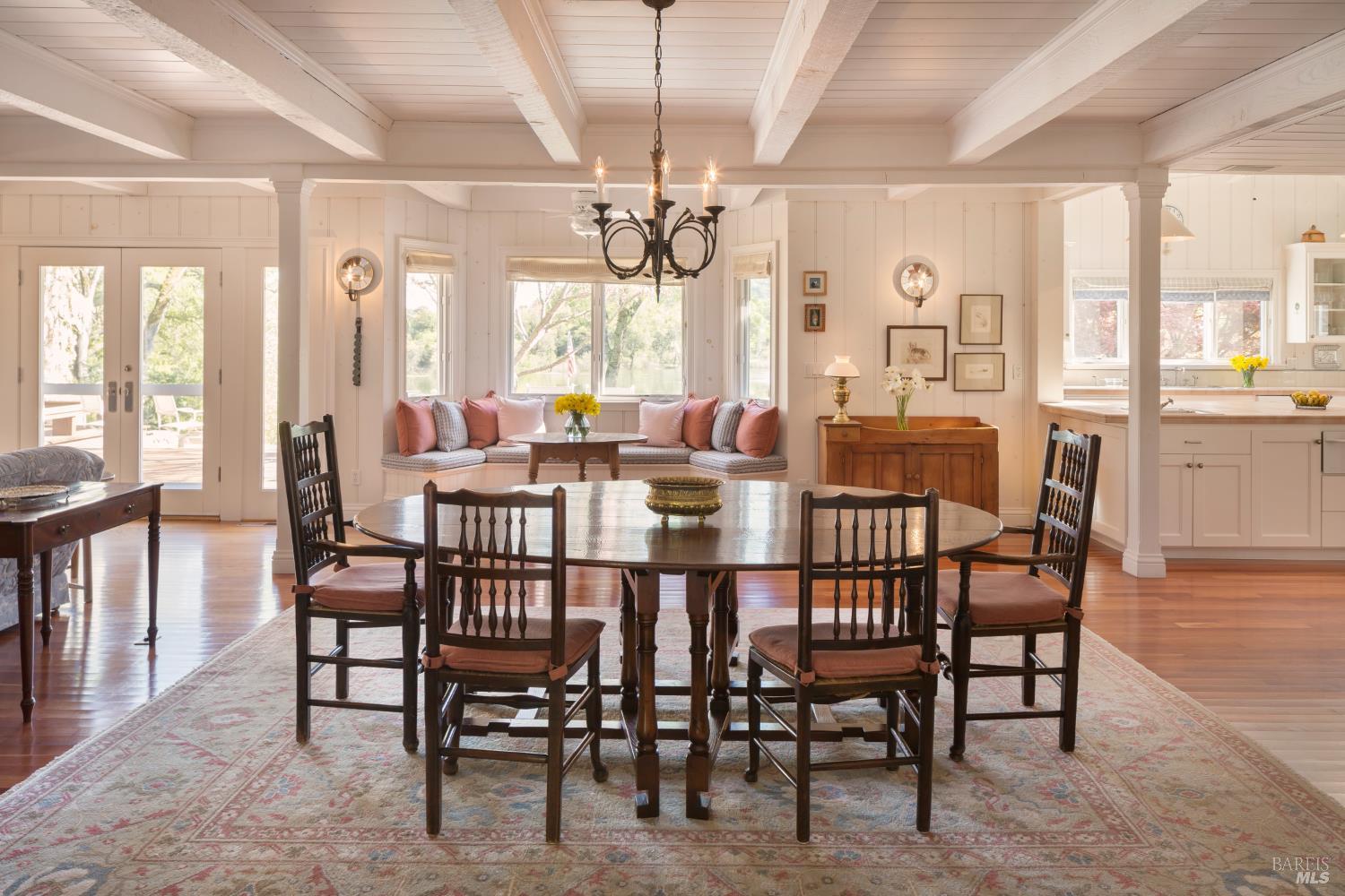 Detail Gallery Image 12 of 70 For 2399 Sobre Vista Rd, Sonoma,  CA 95476 - 4 Beds | 3/1 Baths