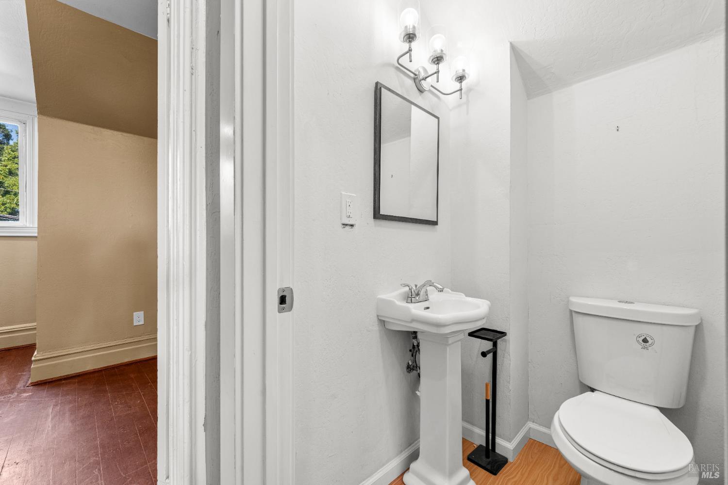 Detail Gallery Image 16 of 23 For 840 5th St, Santa Rosa,  CA 95404 - 4 Beds | 2/2 Baths