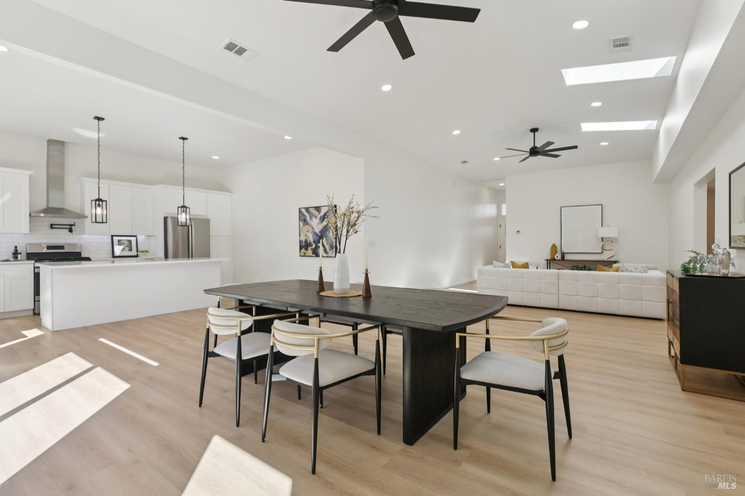 Detail Gallery Image 8 of 44 For 368 Bonnie Ct, Rohnert Park,  CA 94928 - 4 Beds | 2 Baths