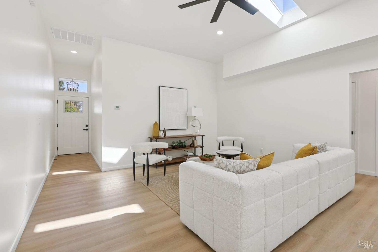 Detail Gallery Image 4 of 44 For 368 Bonnie Ct, Rohnert Park,  CA 94928 - 4 Beds | 2 Baths