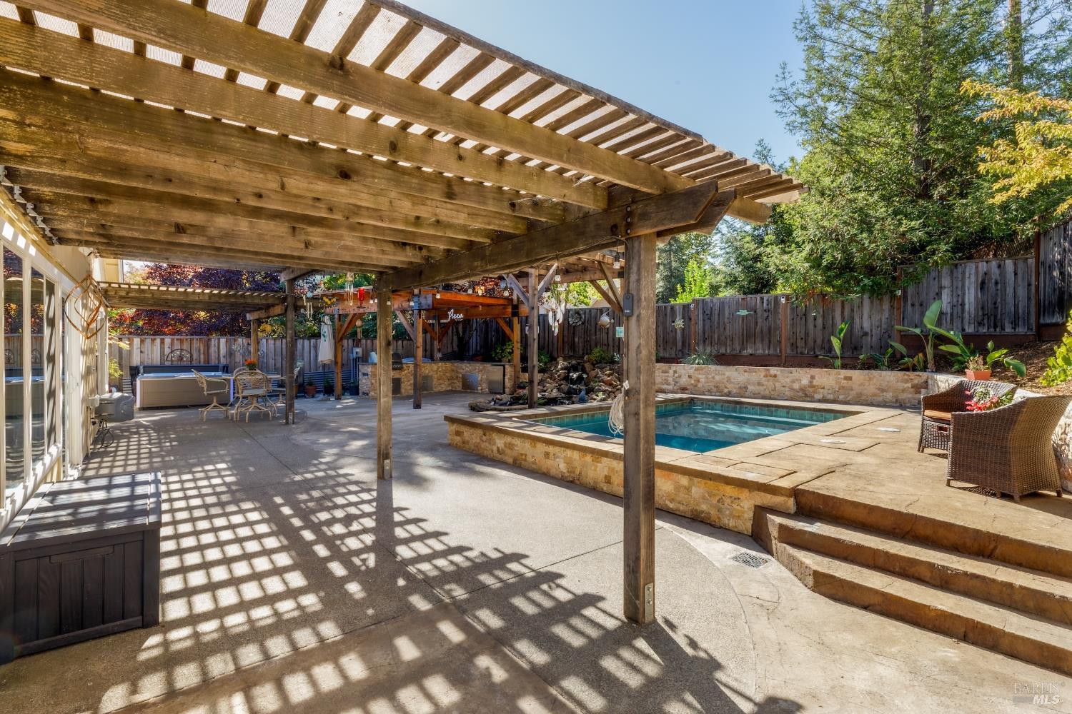 Detail Gallery Image 29 of 38 For 311 Laurel Ct, Cloverdale,  CA 95425 - 2 Beds | 2 Baths