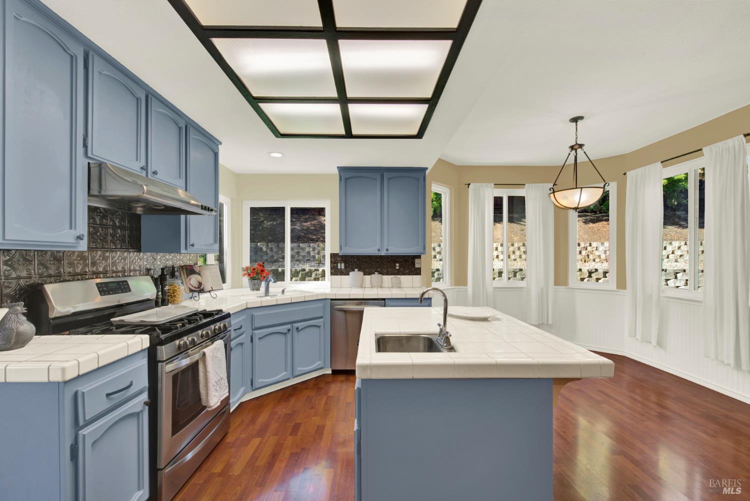 Detail Gallery Image 24 of 99 For 719 Rambleton Dr, Vacaville,  CA 95688 - 5 Beds | 3 Baths