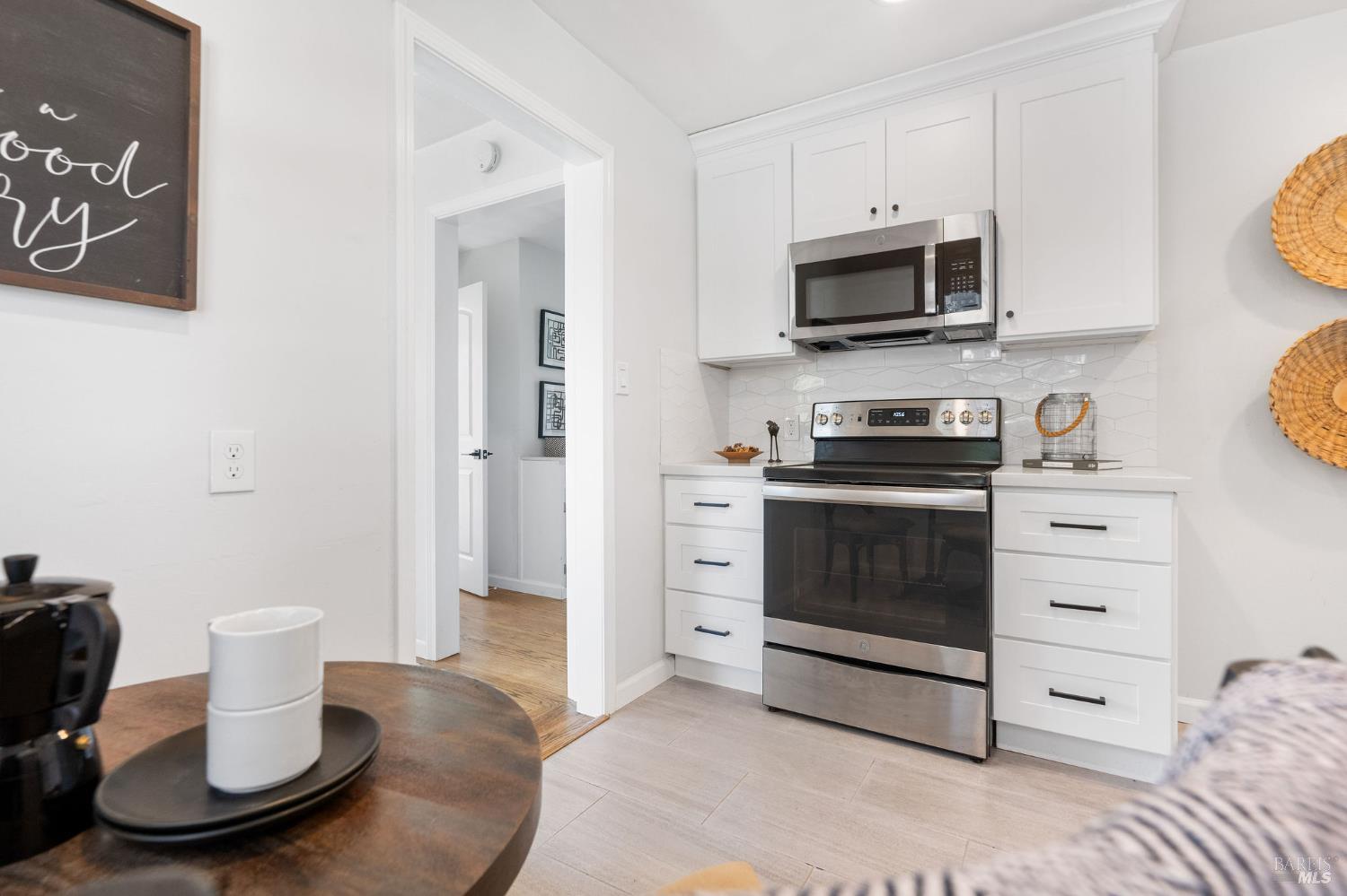 Detail Gallery Image 14 of 32 For 2005 Adrian St, Napa,  CA 94559 - 2 Beds | 1 Baths