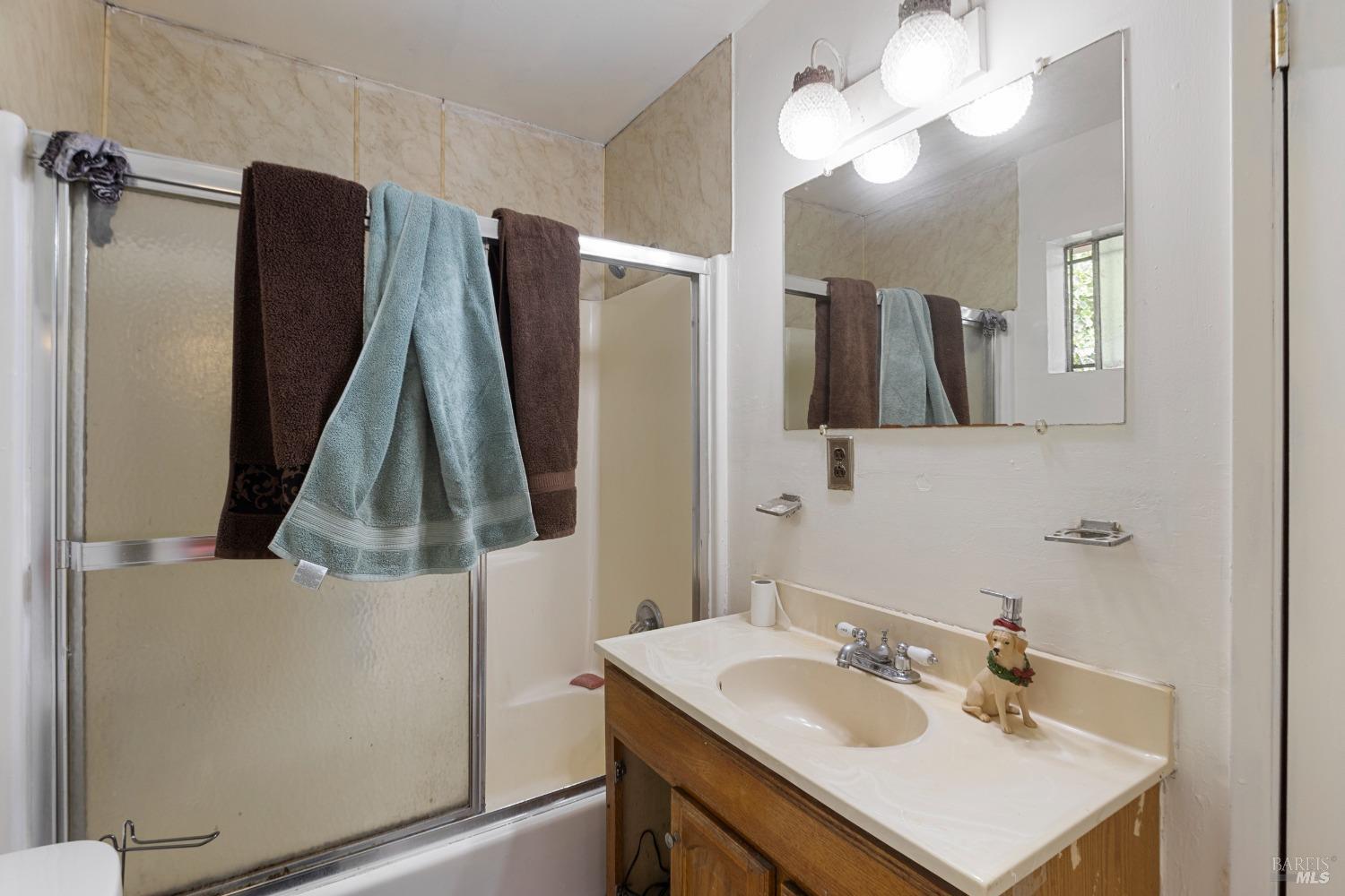 Detail Gallery Image 18 of 20 For 2627 63rd Ave, Oakland,  CA 94605 - 5 Beds | 3 Baths