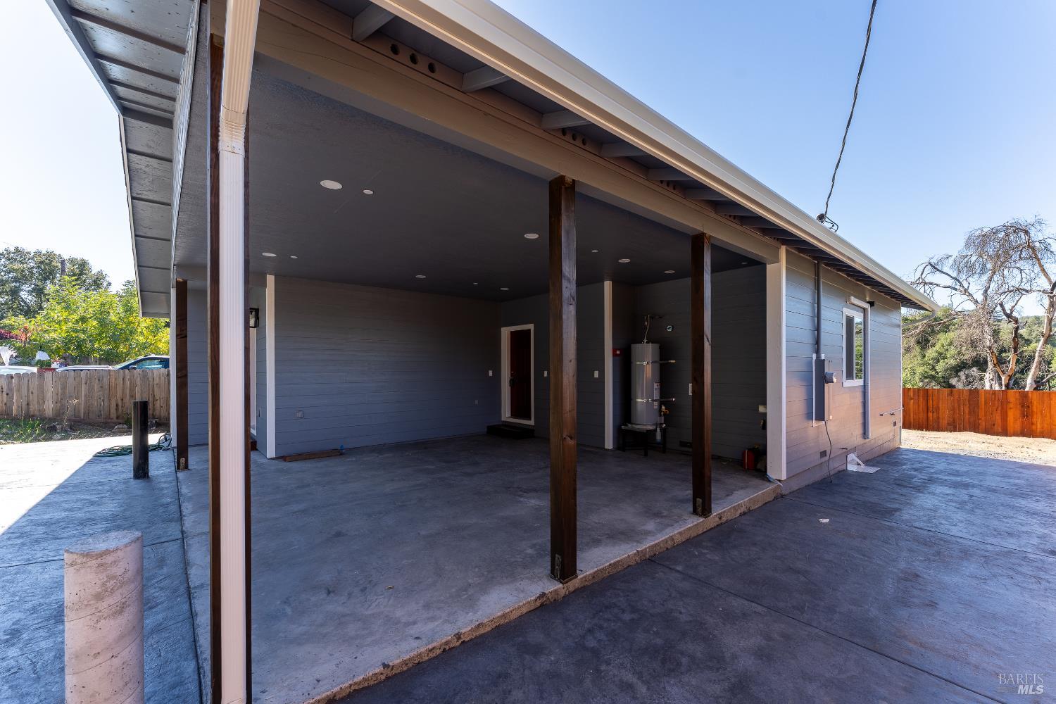 Detail Gallery Image 10 of 16 For 6100 Eastside Calpella Rd, Ukiah,  CA 95482 - 3 Beds | 2 Baths