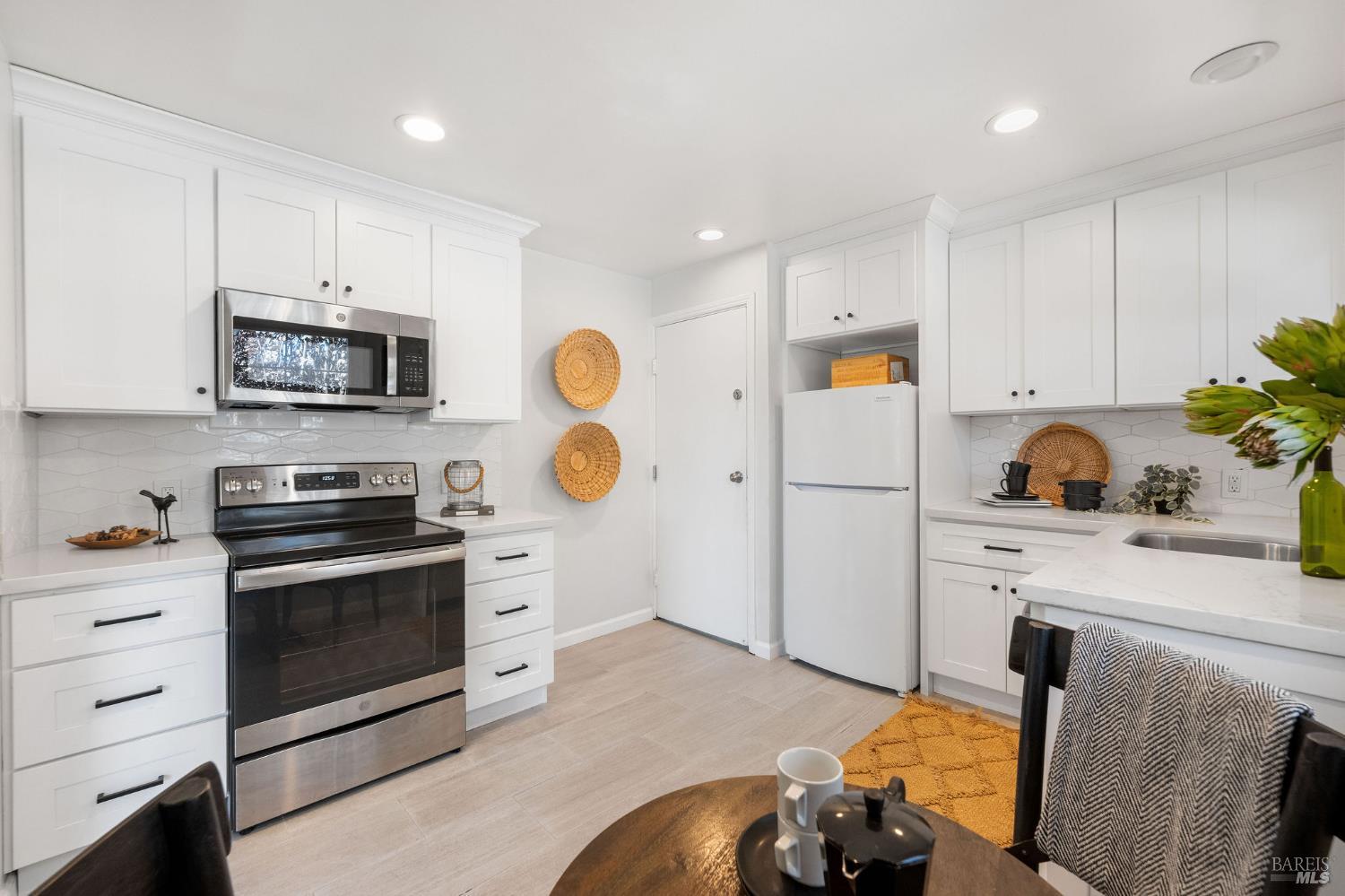 Detail Gallery Image 17 of 32 For 2005 Adrian St, Napa,  CA 94559 - 2 Beds | 1 Baths