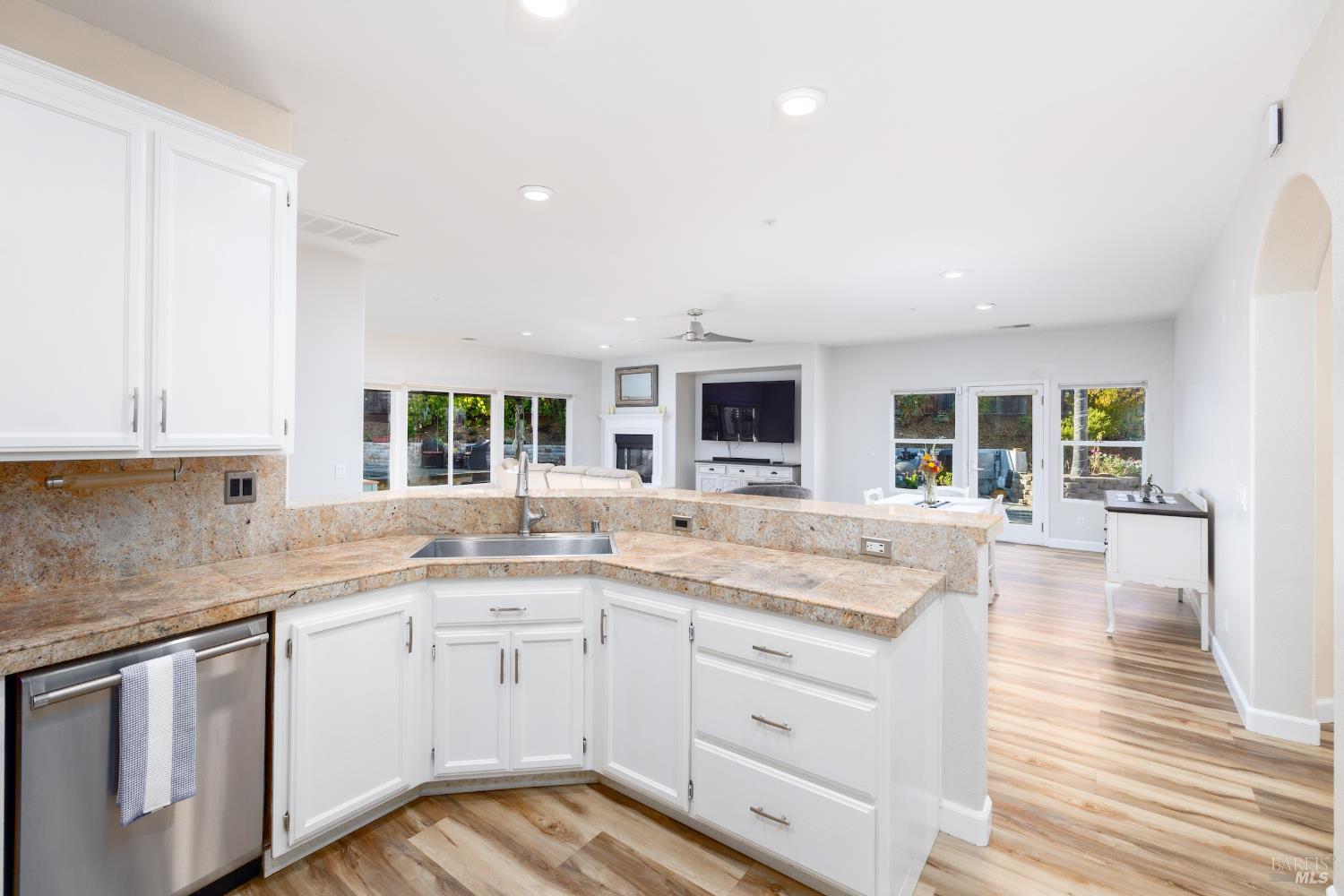 Detail Gallery Image 12 of 38 For 311 Laurel Ct, Cloverdale,  CA 95425 - 2 Beds | 2 Baths