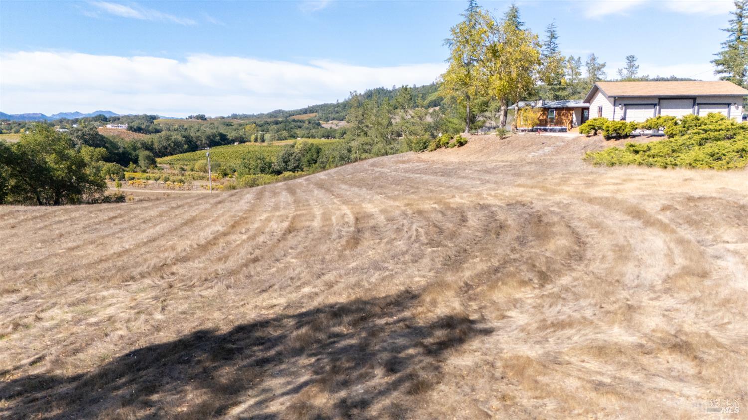 Detail Gallery Image 4 of 46 For 1676 Chiquita Rd, Healdsburg,  CA 95448 - 3 Beds | 2/1 Baths