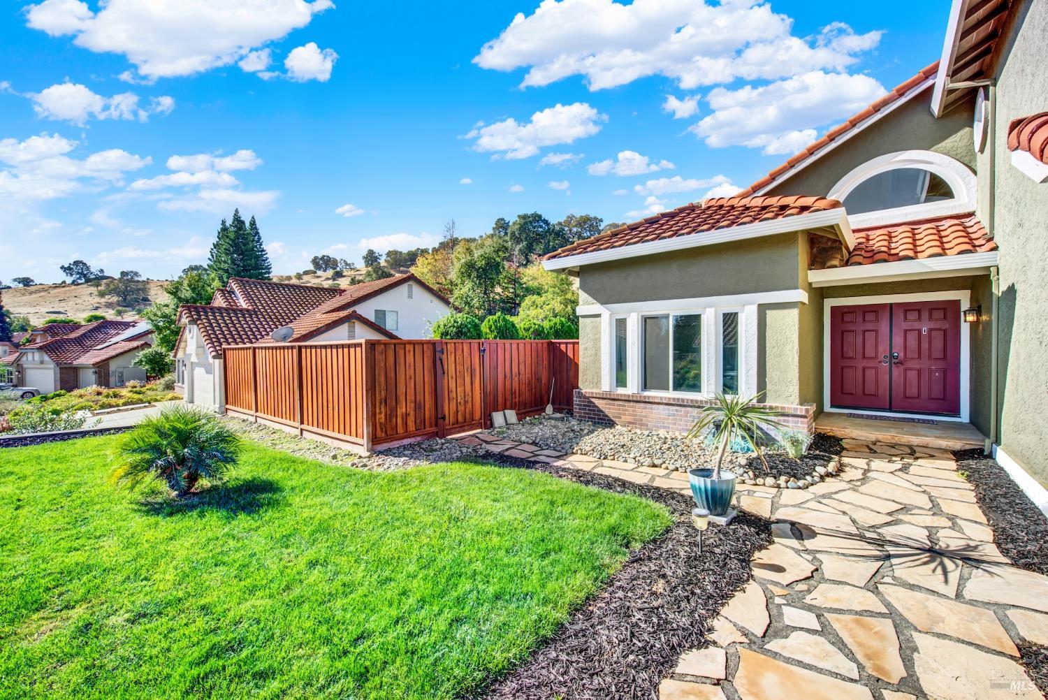 Detail Gallery Image 9 of 99 For 719 Rambleton Dr, Vacaville,  CA 95688 - 5 Beds | 3 Baths