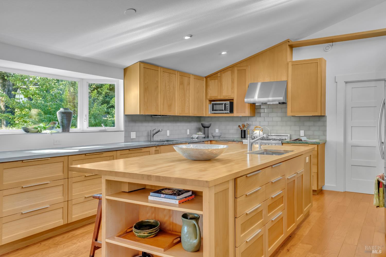 Detail Gallery Image 8 of 34 For 180 W Trinity Rd, Glen Ellen,  CA 95442 - 3 Beds | 2 Baths