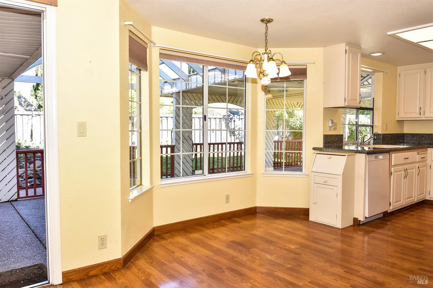 Detail Gallery Image 6 of 24 For 2728 Terry Ct, Pinole,  CA 94564 - 3 Beds | 2/1 Baths