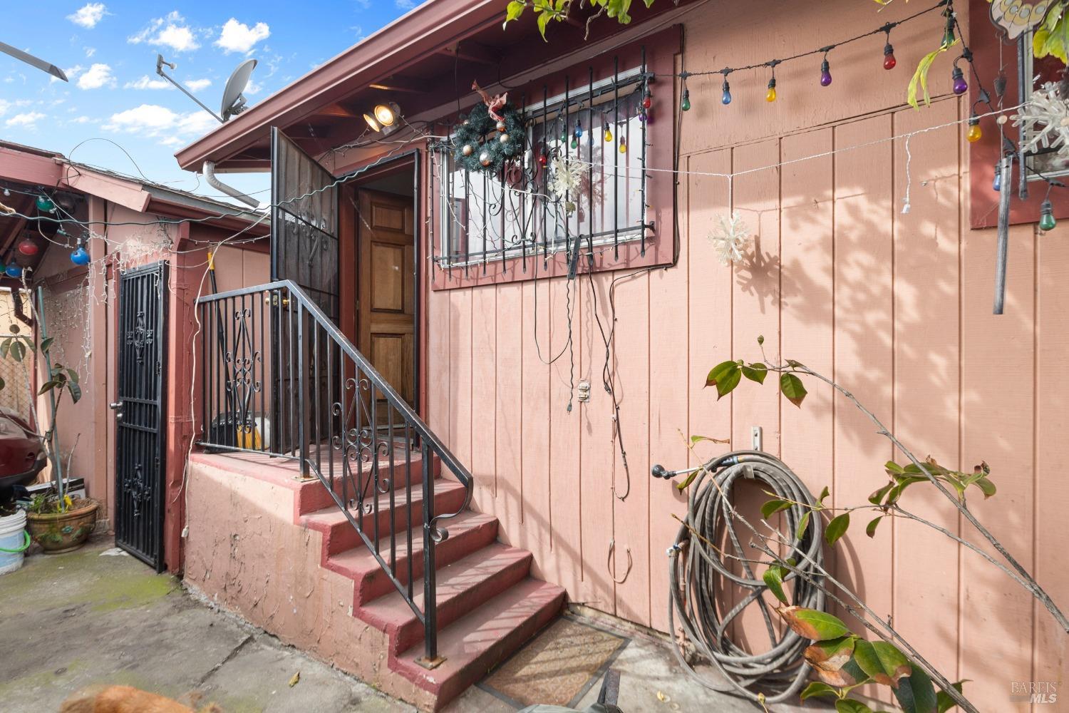 Detail Gallery Image 10 of 20 For 2627 63rd Ave, Oakland,  CA 94605 - 5 Beds | 3 Baths