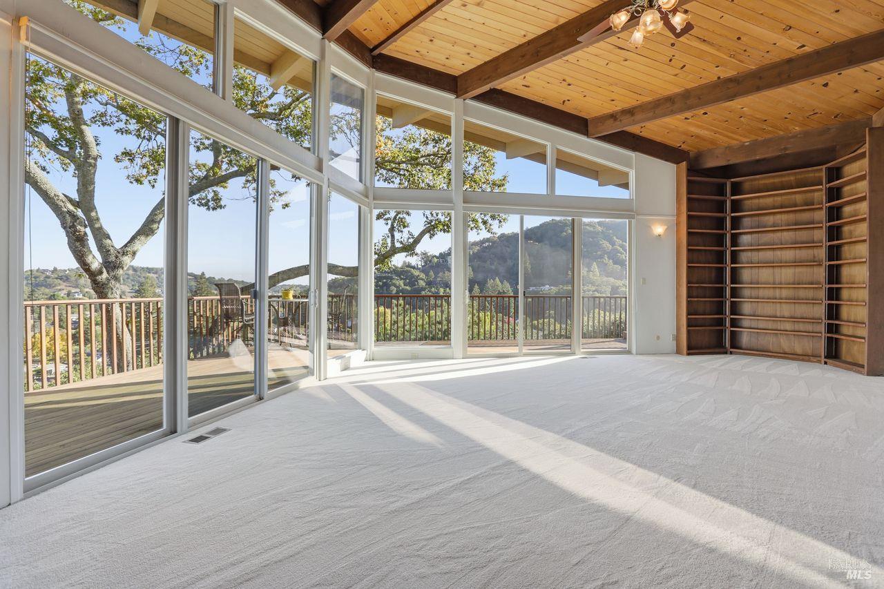 Detail Gallery Image 11 of 57 For 16 Burning Tree Dr, Novato,  CA 94949 - 3 Beds | 2/1 Baths