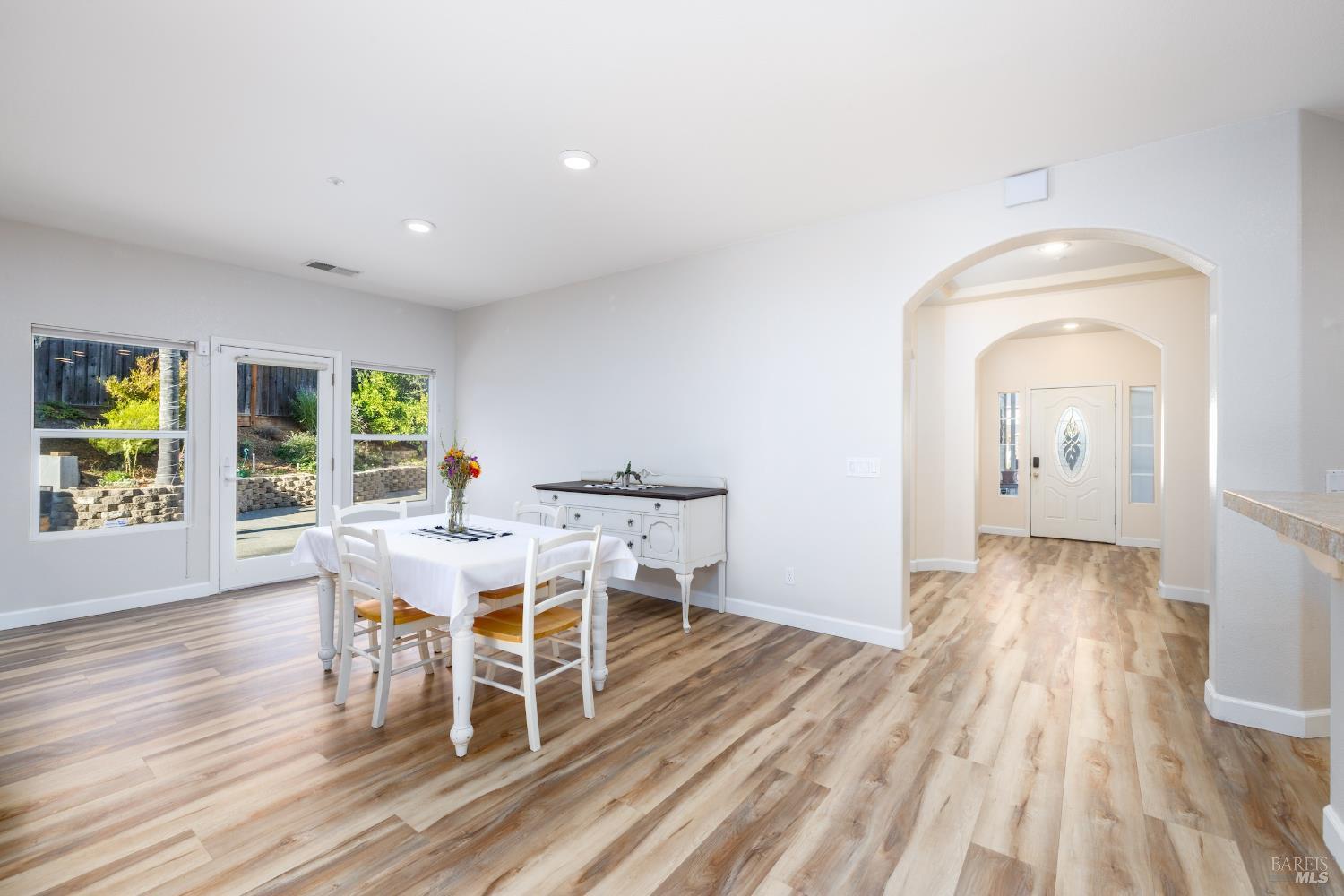 Detail Gallery Image 10 of 38 For 311 Laurel Ct, Cloverdale,  CA 95425 - 2 Beds | 2 Baths