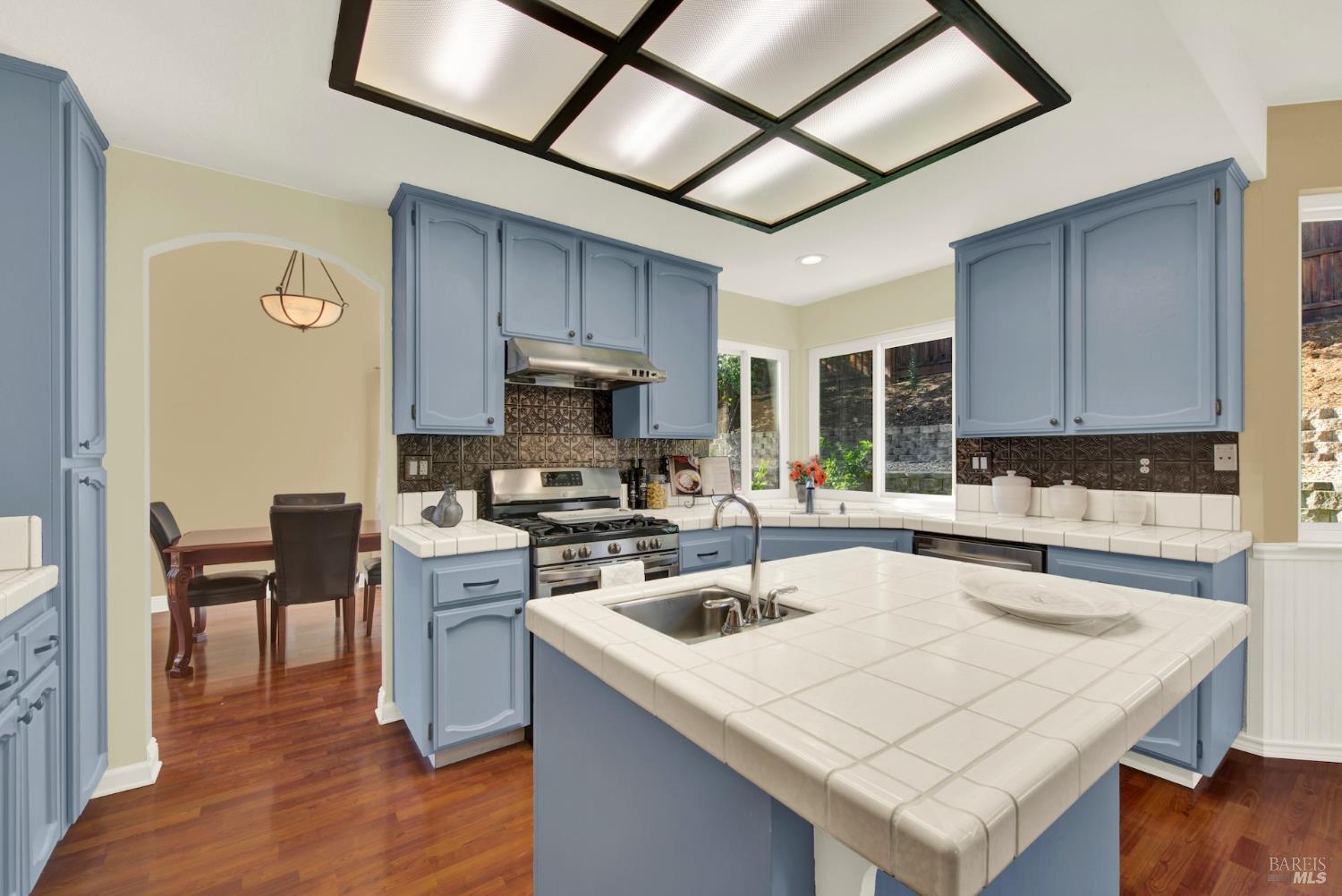 Detail Gallery Image 23 of 99 For 719 Rambleton Dr, Vacaville,  CA 95688 - 5 Beds | 3 Baths