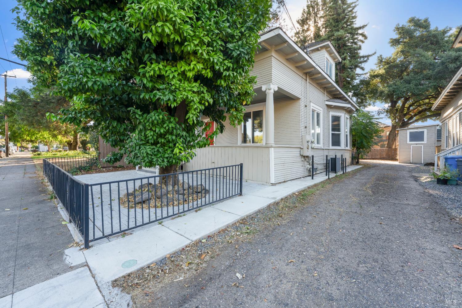 Detail Gallery Image 4 of 23 For 840 5th St, Santa Rosa,  CA 95404 - 4 Beds | 2/2 Baths