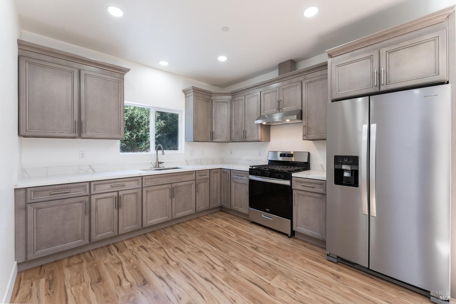 Detail Gallery Image 2 of 16 For 6100 Eastside Calpella Rd, Ukiah,  CA 95482 - 3 Beds | 2 Baths