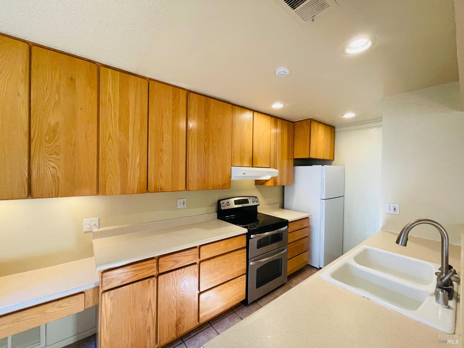 Detail Gallery Image 6 of 23 For 2529 Coffey Ln, Santa Rosa,  CA 95403 - 2 Beds | 1 Baths