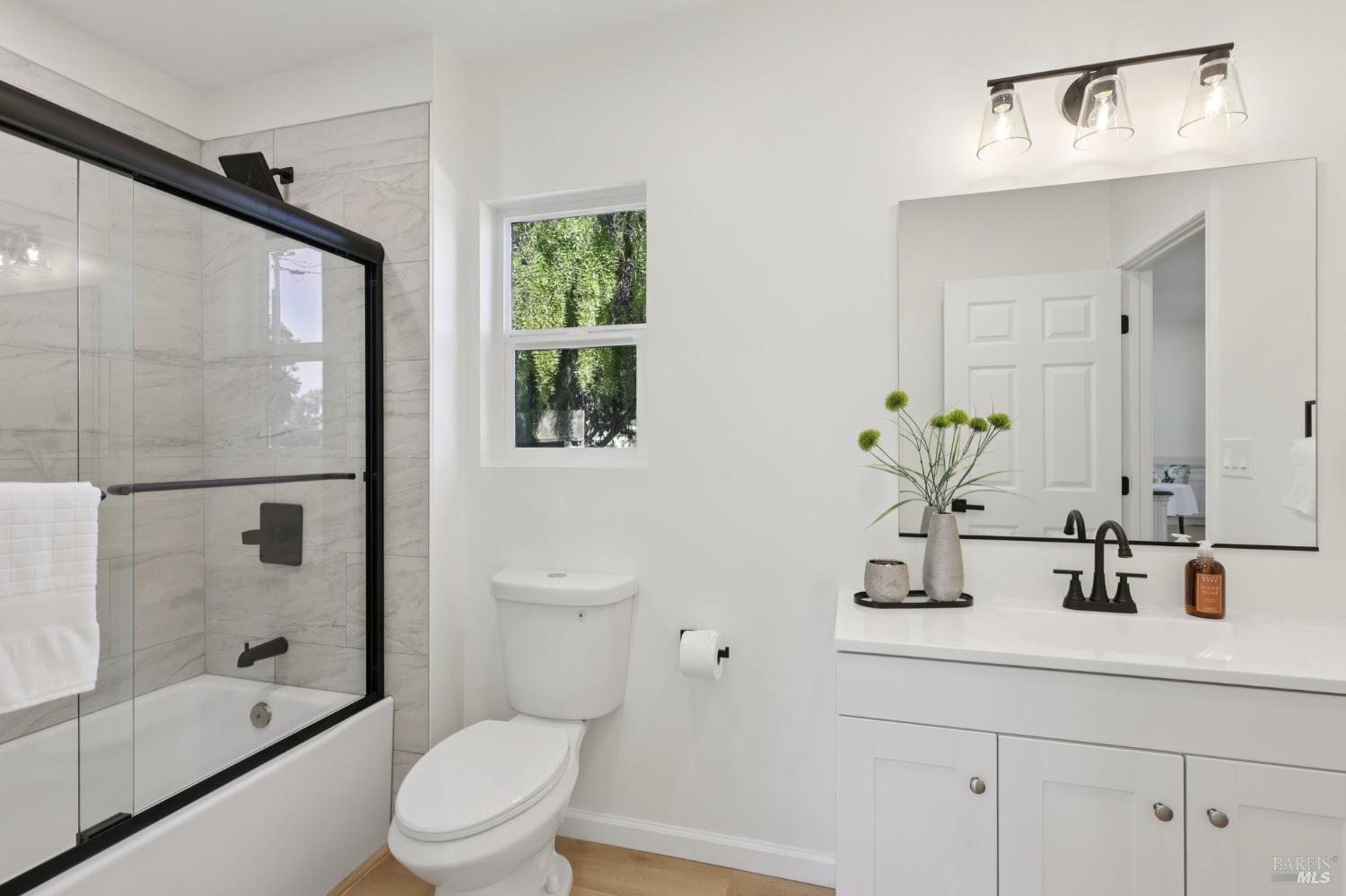 Detail Gallery Image 38 of 44 For 368 Bonnie Ct, Rohnert Park,  CA 94928 - 4 Beds | 2 Baths