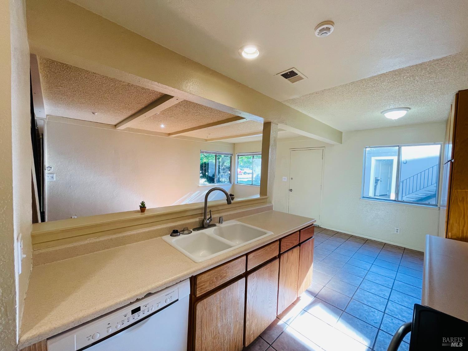 Detail Gallery Image 17 of 23 For 2529 Coffey Ln, Santa Rosa,  CA 95403 - 2 Beds | 1 Baths
