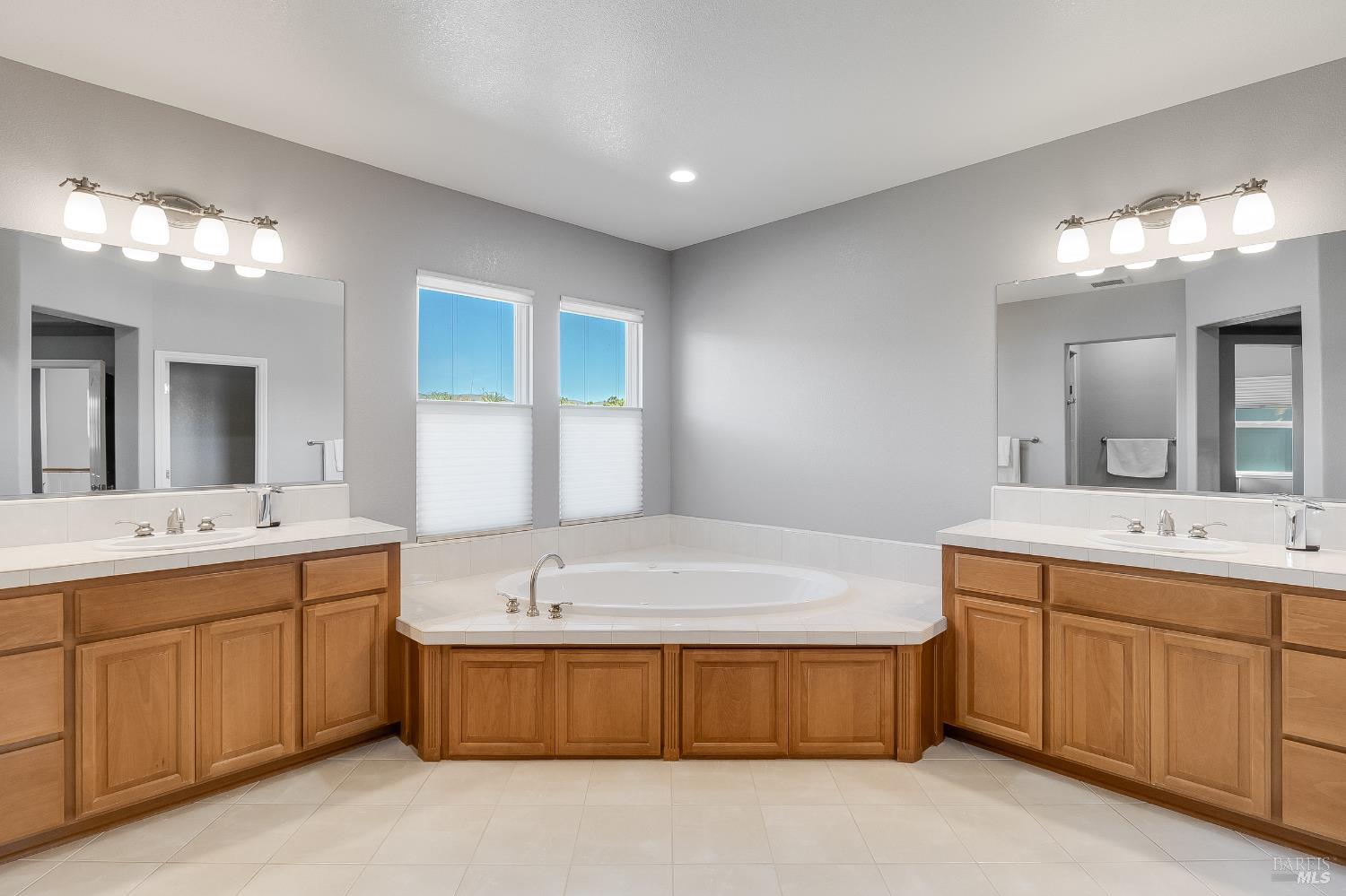 Detail Gallery Image 46 of 88 For 672 Mcallister Dr, Benicia,  CA 94510 - 5 Beds | 4 Baths